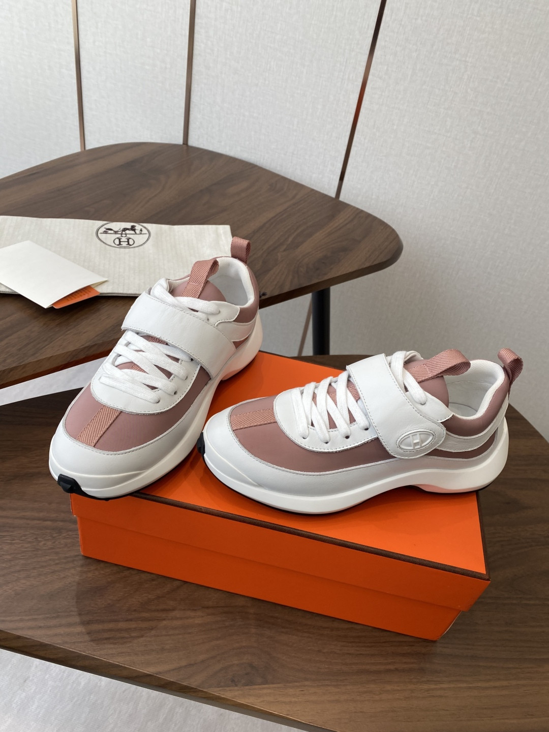 ua H**mes loop sneaker