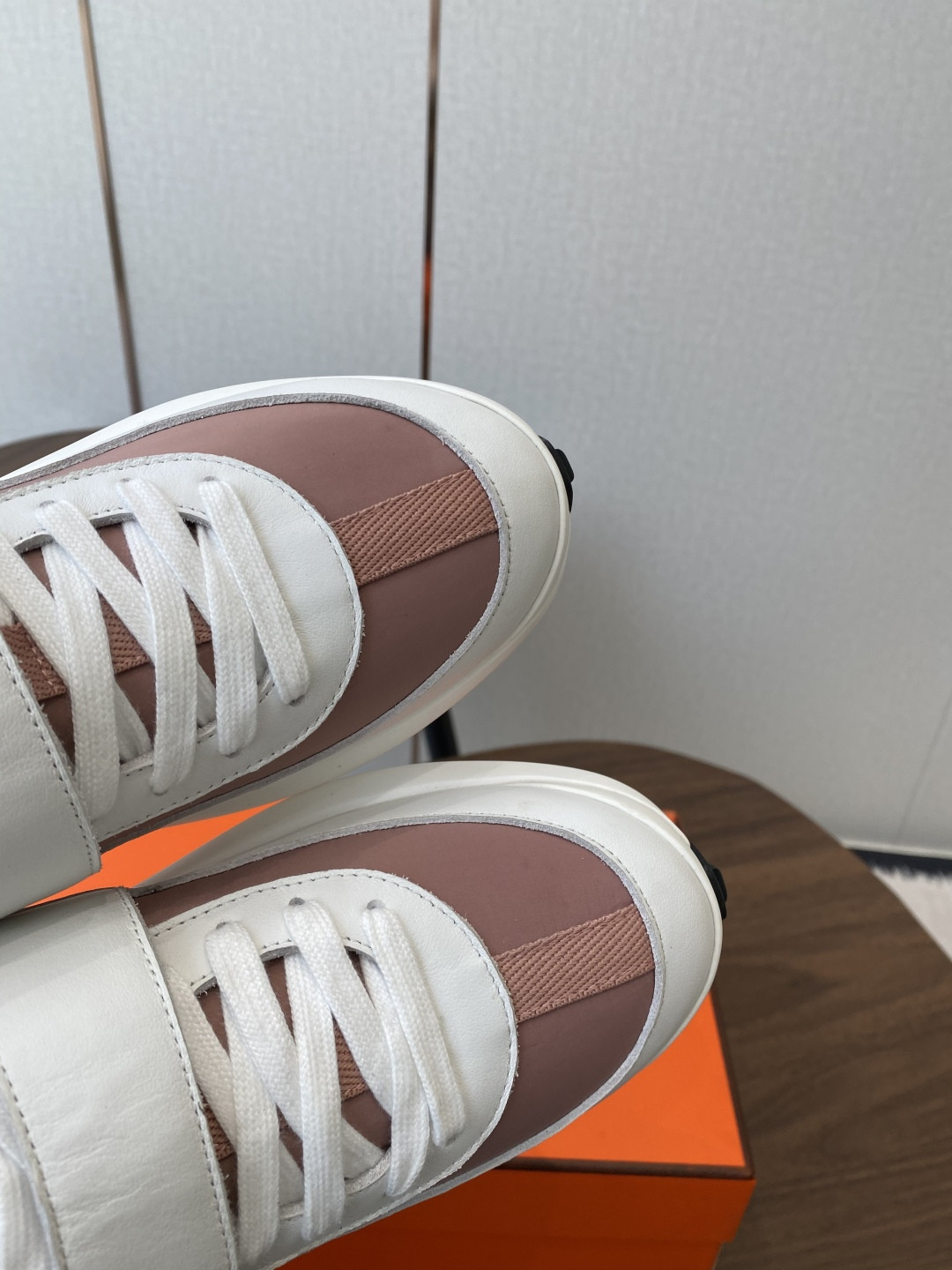 ua H**mes loop sneaker