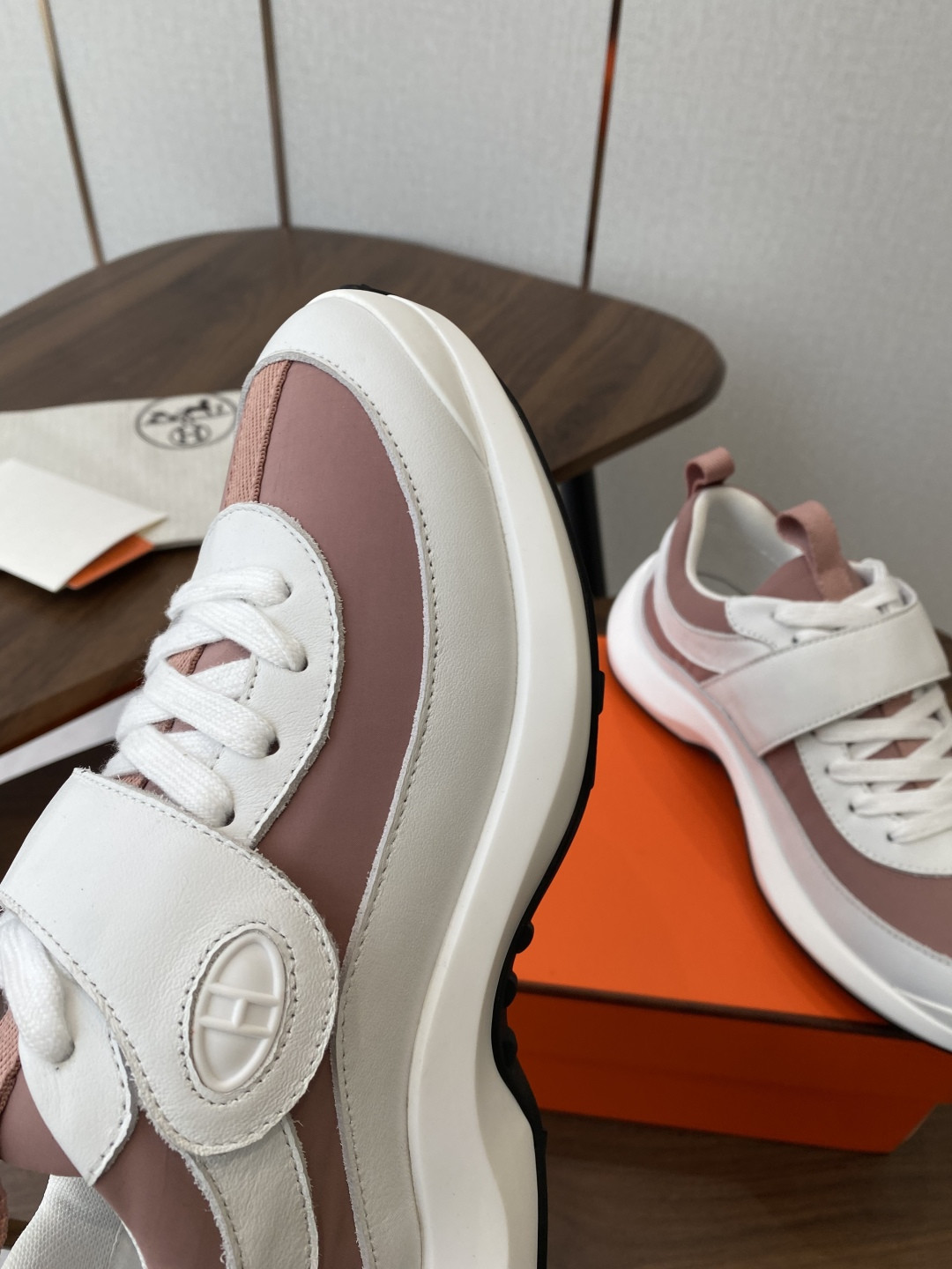 ua H**mes loop sneaker
