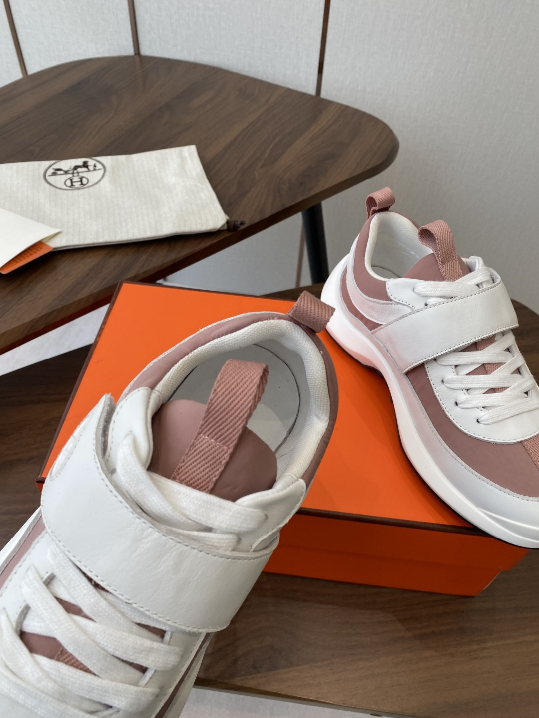 ua H**mes loop sneaker