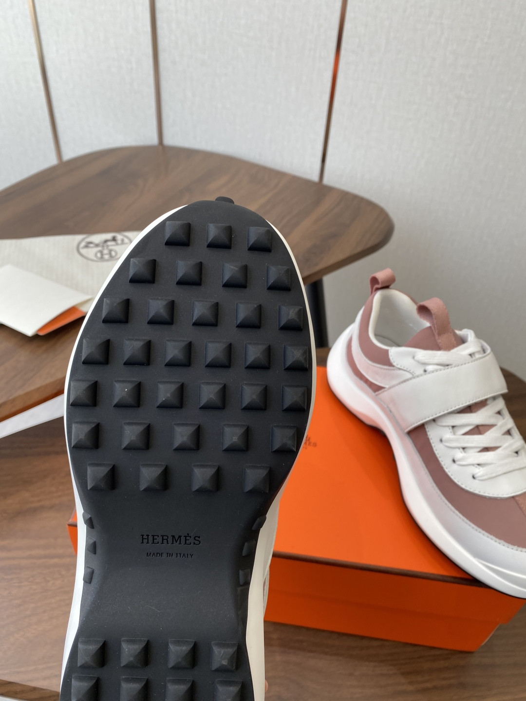 ua H**mes loop sneaker