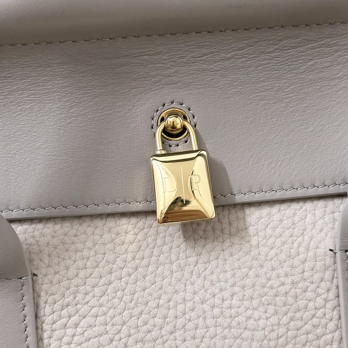 L**o p*ana loom l25 calfskin 25x18x12.5cm