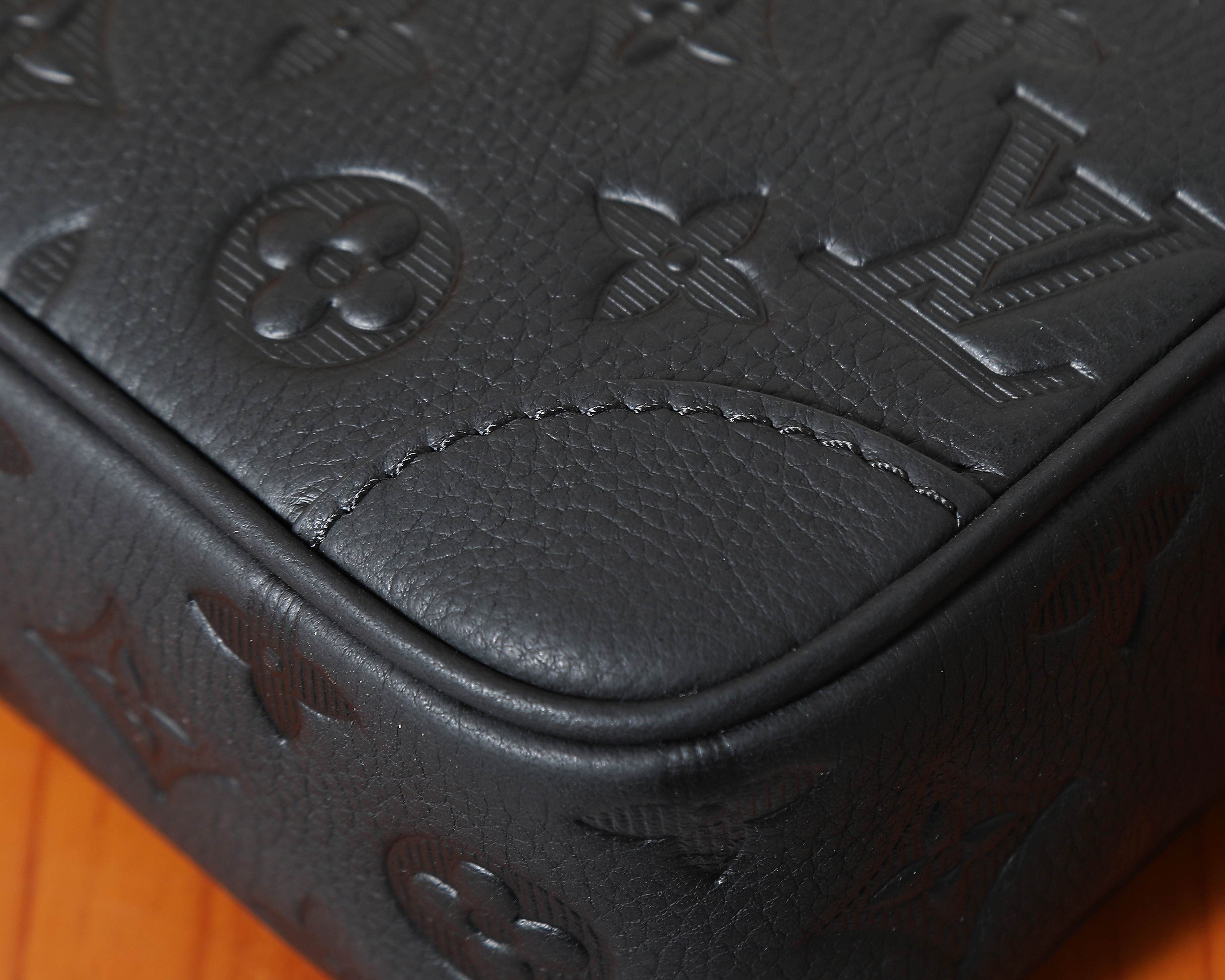 LV Trocadéro Wearable Wallet M26737 20x13x6.5cm