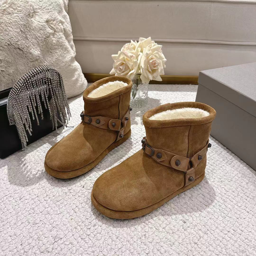 ua Ba*len*cia*ga alaska soft booties