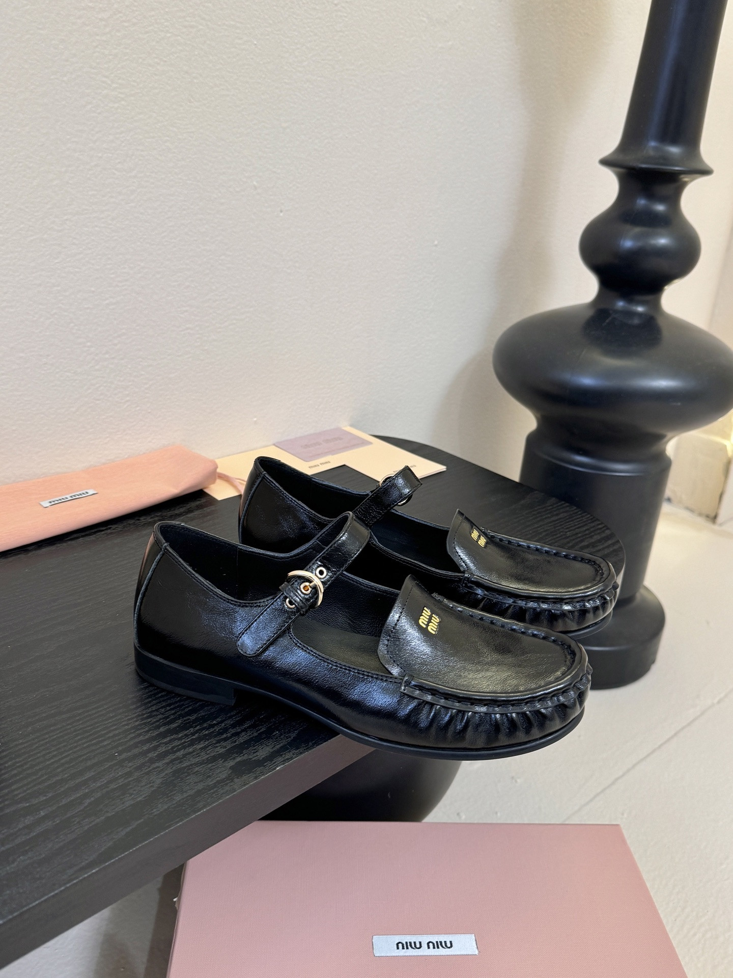 ua M1v M1v leather loafers with strap