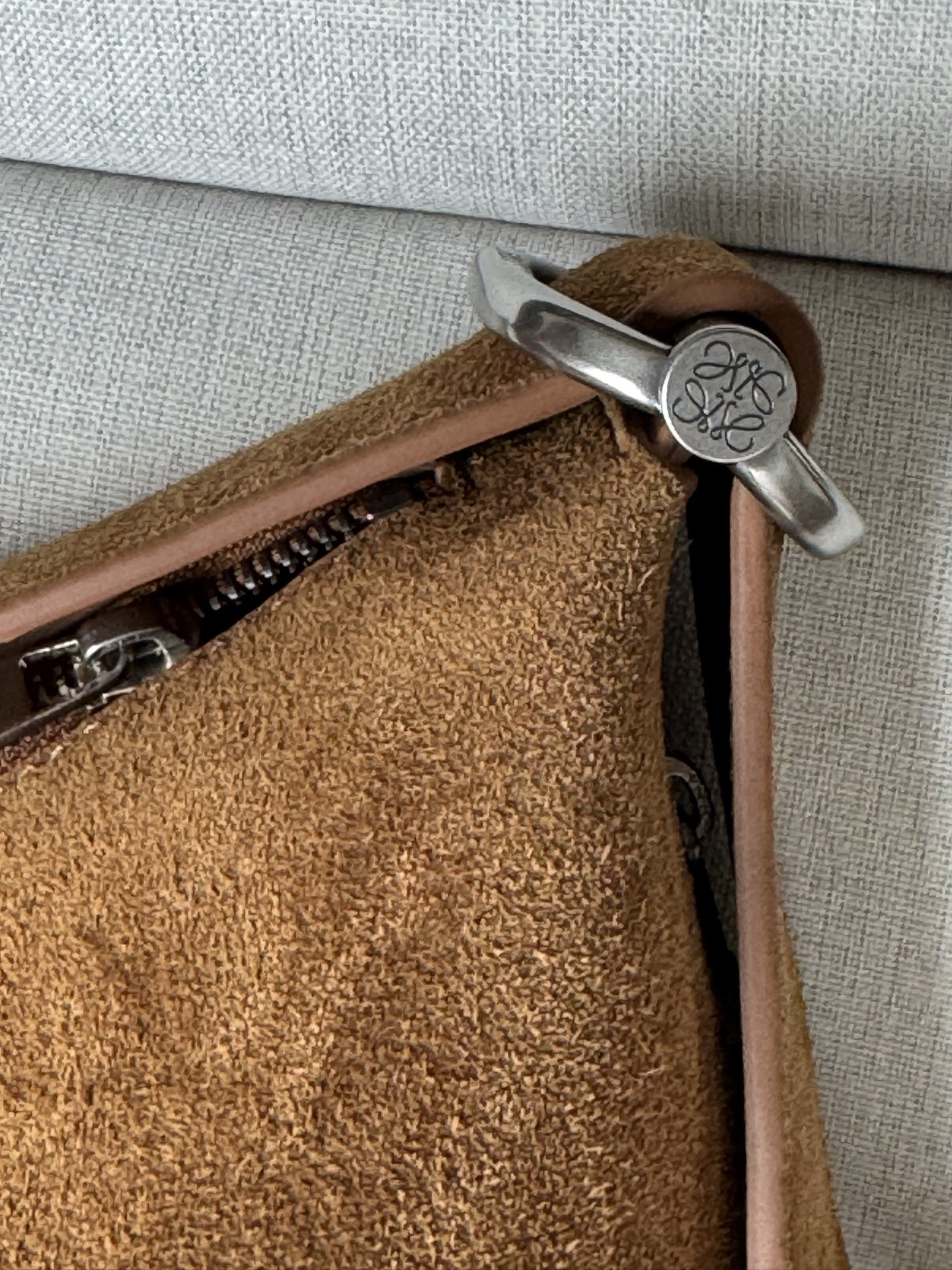 L0ew* loop bucket in suede calfskin 39x39x15.5cm