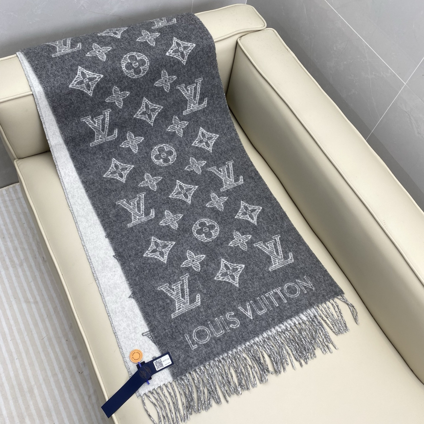 l0*is V*t0n monogram shadow scarf 40x200cm