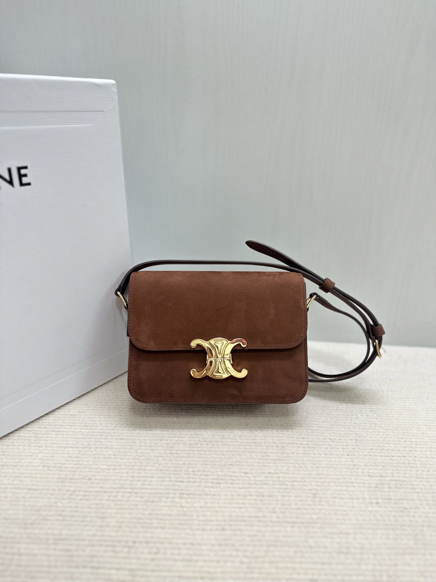 Ce**e teen triomphe bag in grained nubuck calfskin 18.5x13.5x7cm