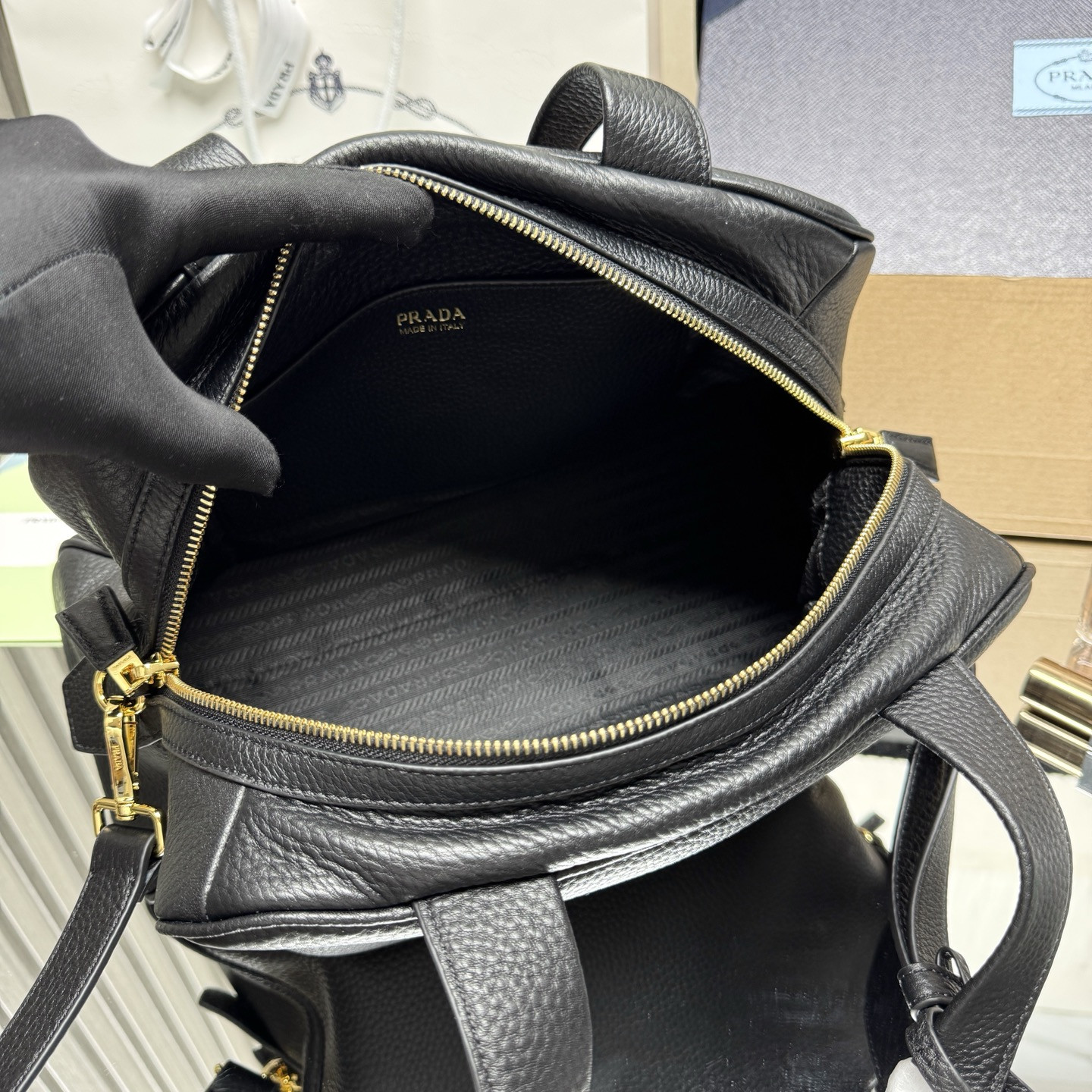 Pra*a large leather top-handle bag 22x33x14cm