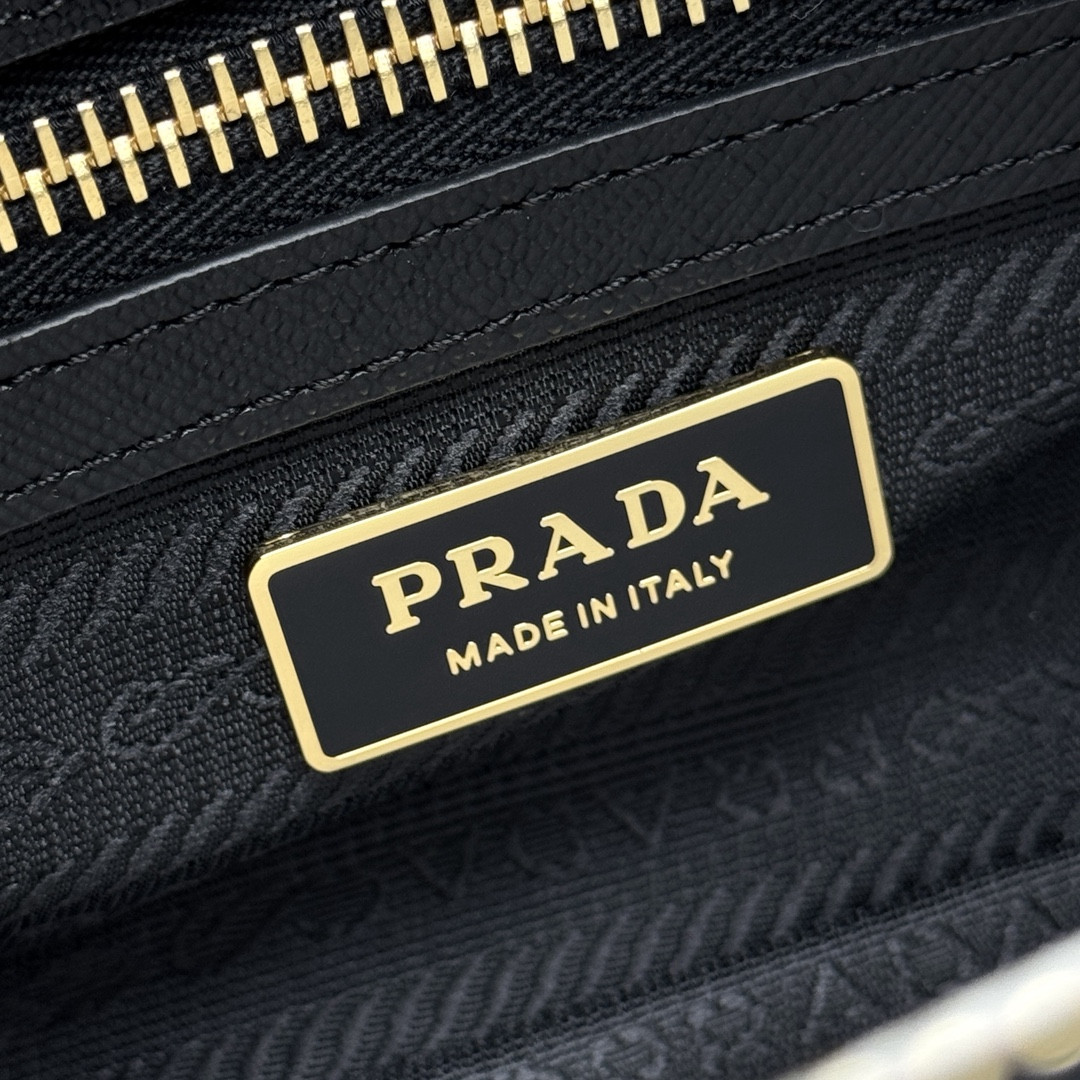 Pra*a galleria patent saffiano leather mini-bag 12.5x21x8.5cm