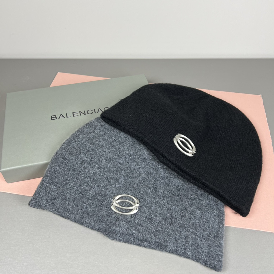 Ba*len*cia*ga beanie