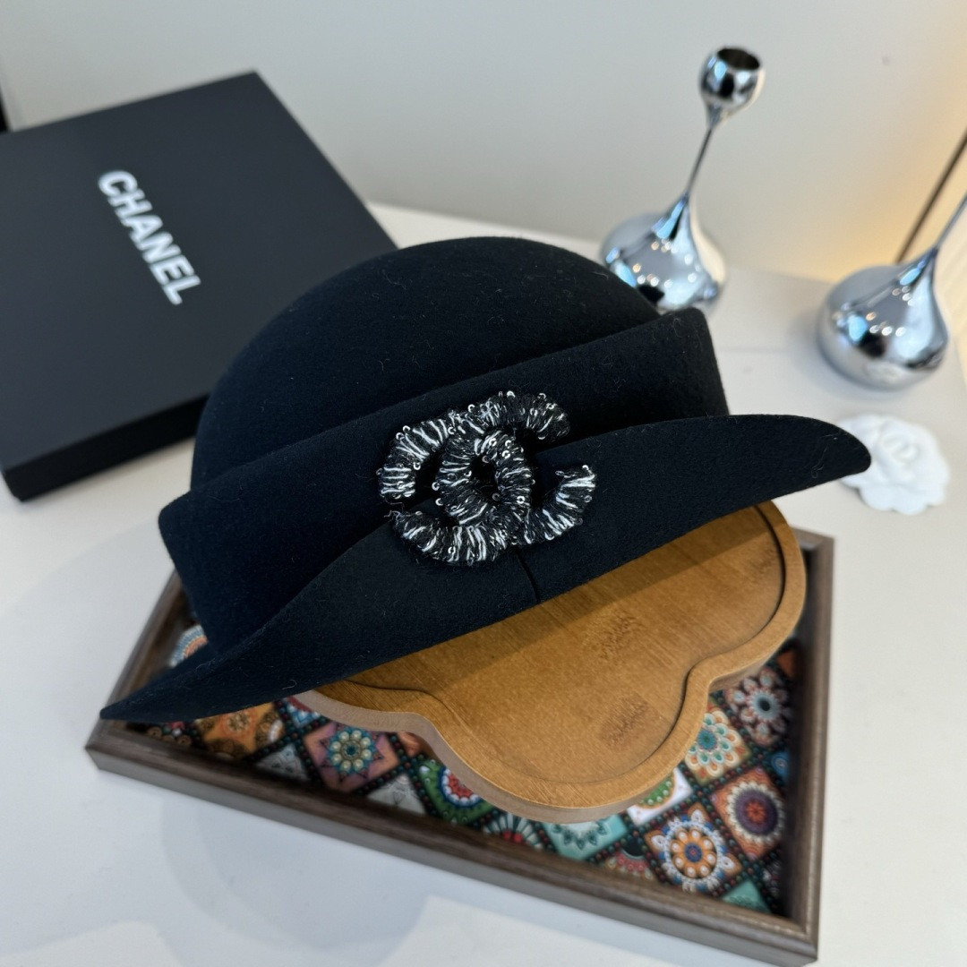 Ch*el hat 57cm head circumference
