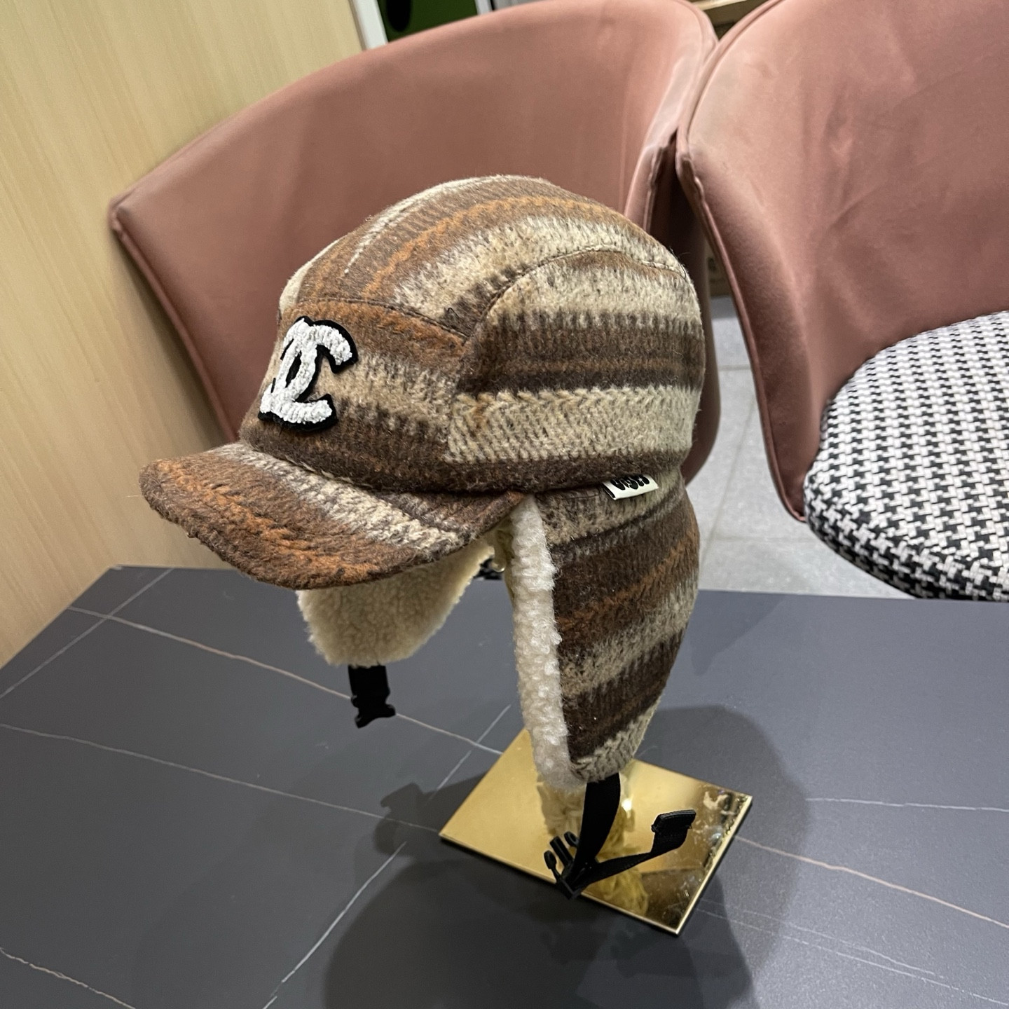 Ch*el trapper hat