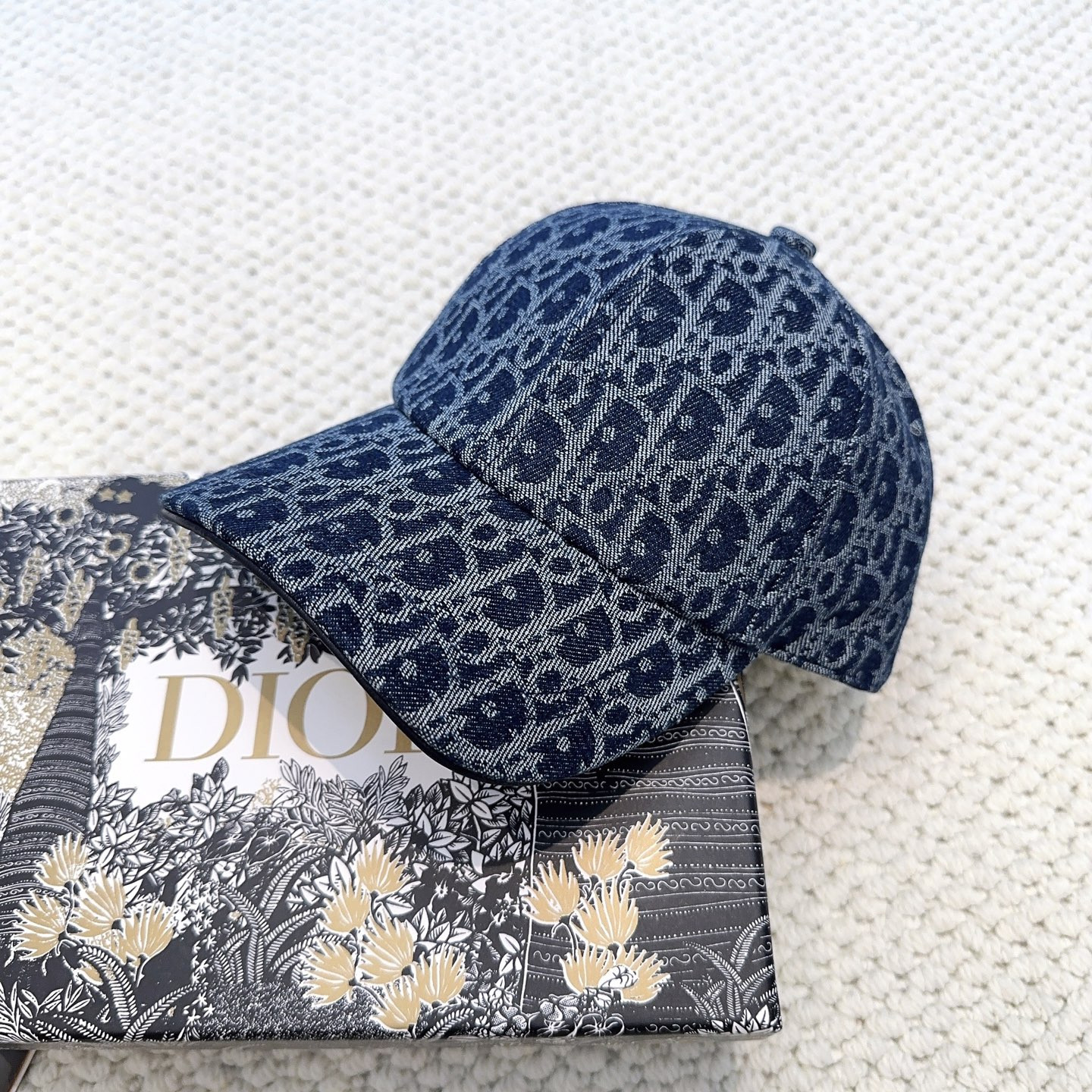 D*or baseball cap