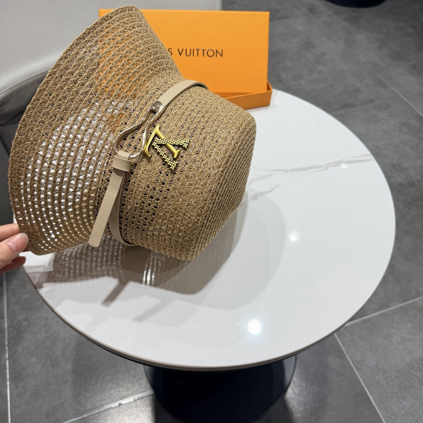 l0*is V*t0n straw bucket hat