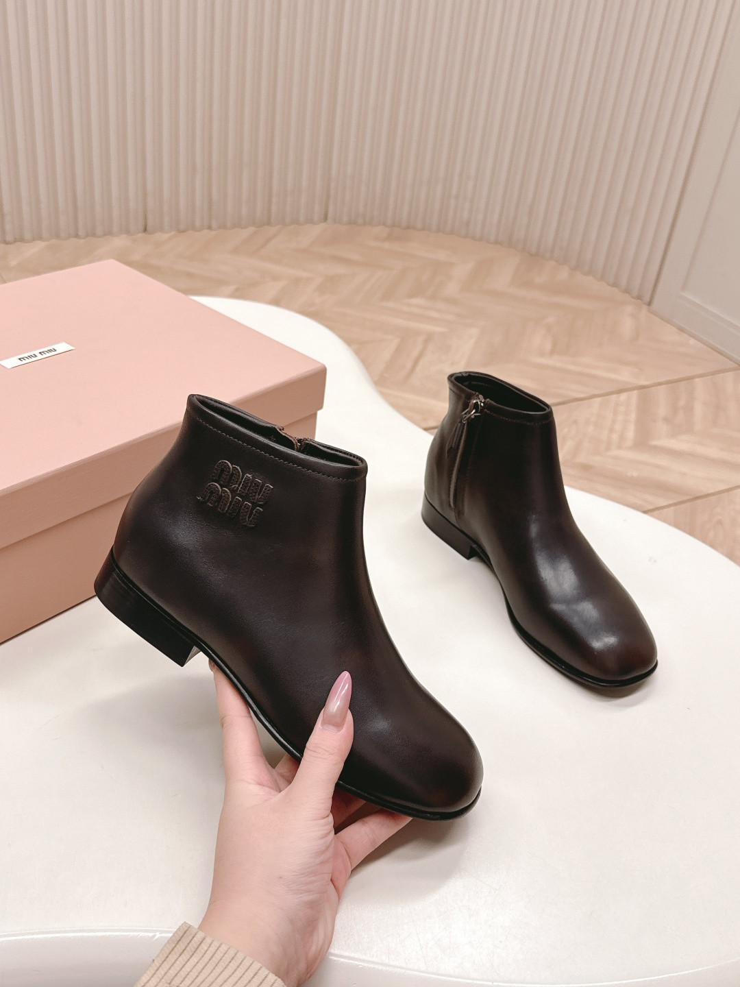 ua M1v M1v fumé leather booties
