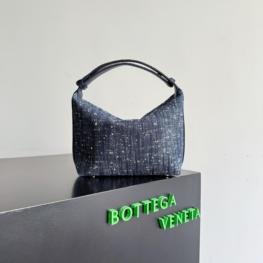bo*te*ga Ve*ne*ta wallace 13x20x9.5cm
