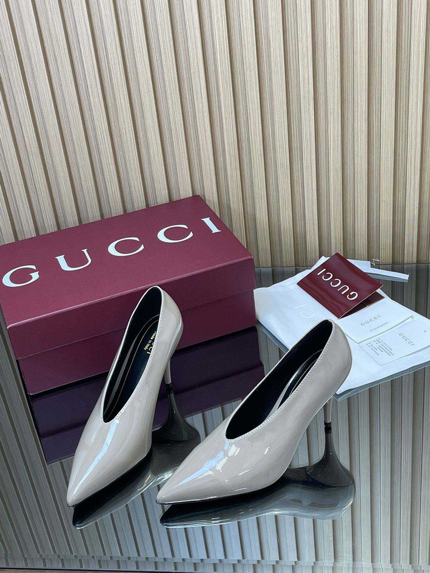 ua G*u*i 97 heeled pump