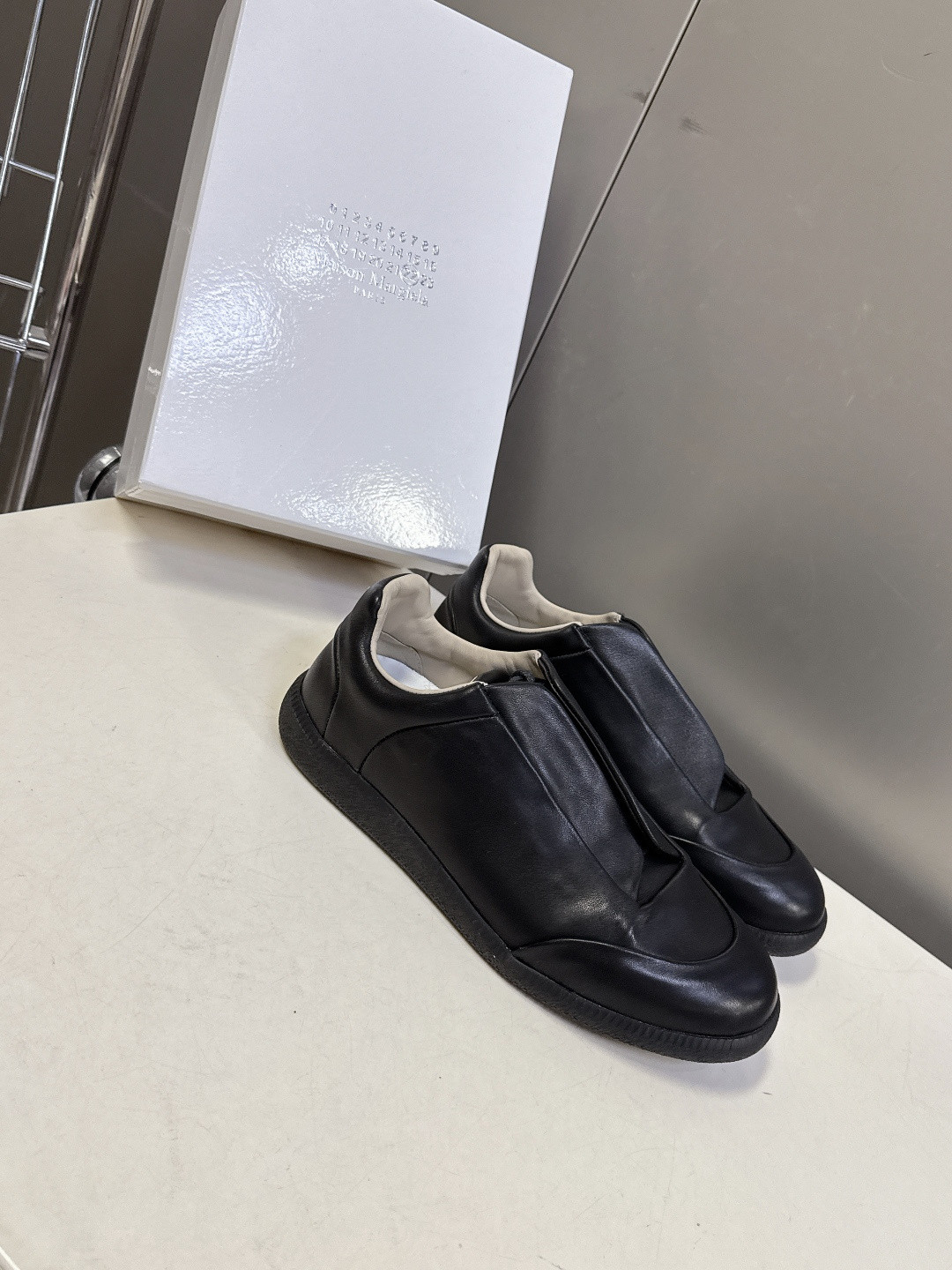 ua ma*s*n Ma*i*la future sneaker