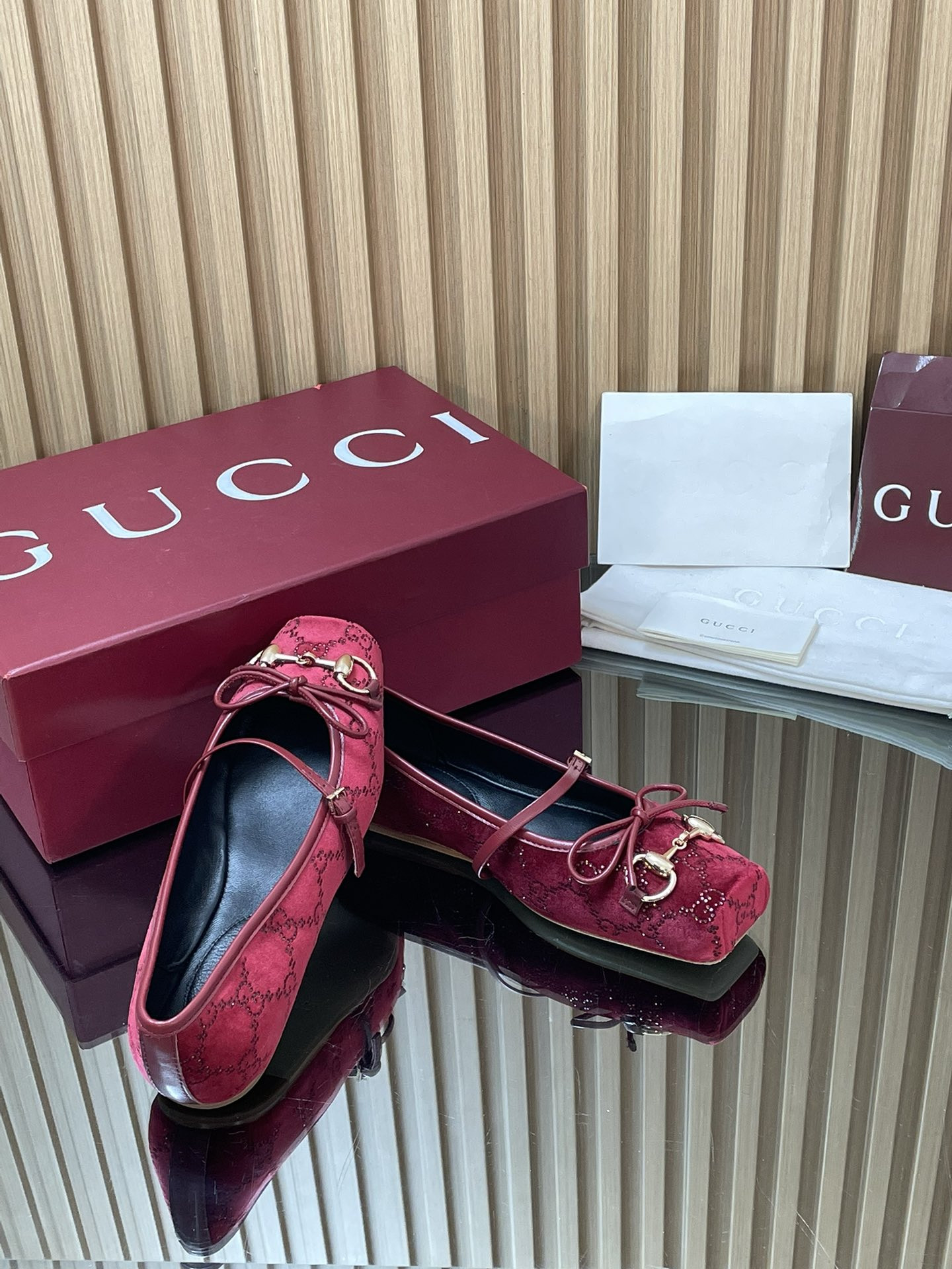 ua G*u*i horsebit ballet flat