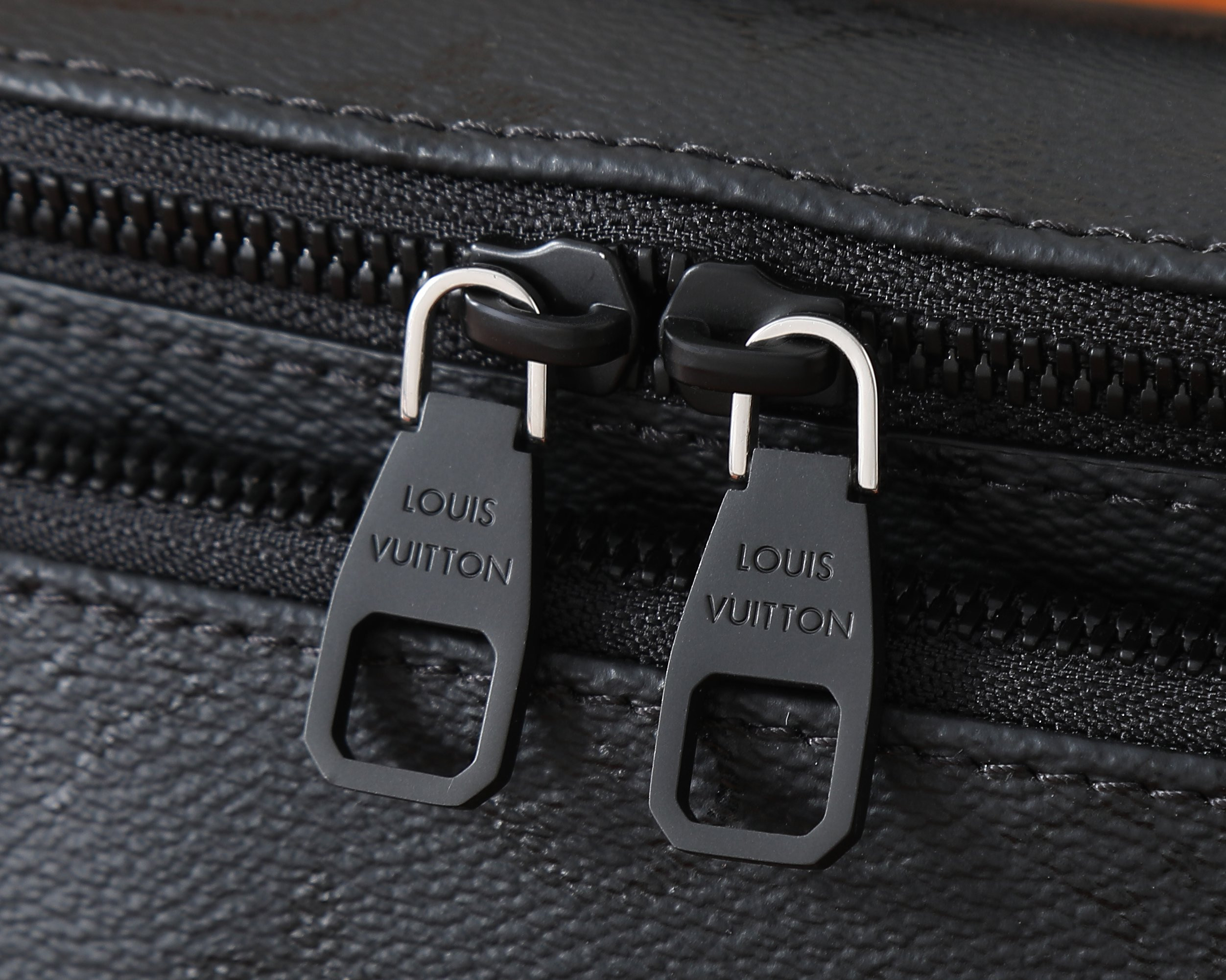 LV RUSH Waist Bag M26763 15x8x30cm