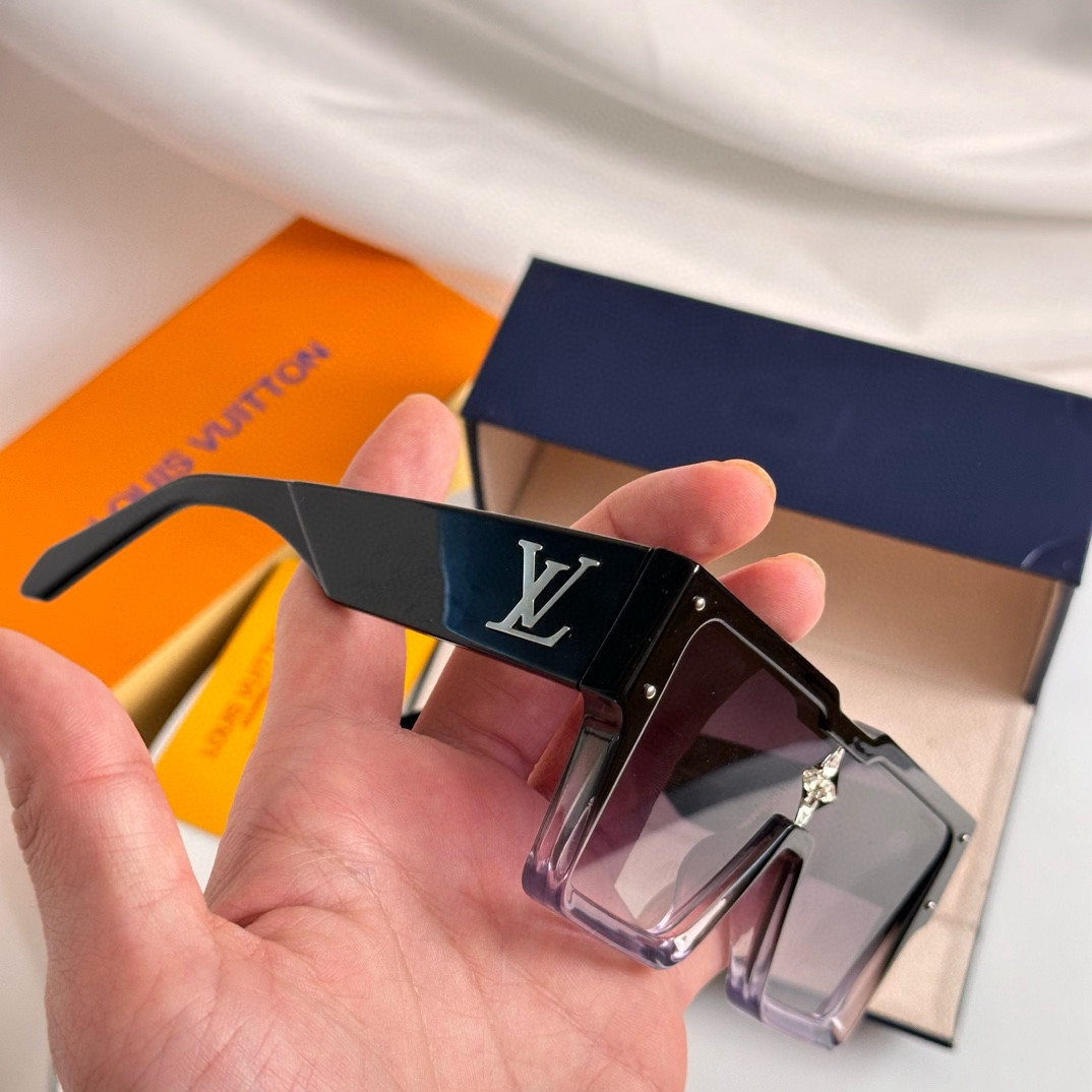 LV Glasses Z1551E