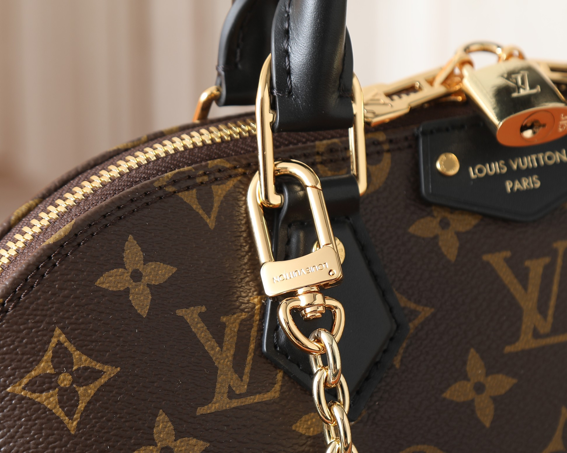 LV Alma Trunk PM M27216 31x25x16cm