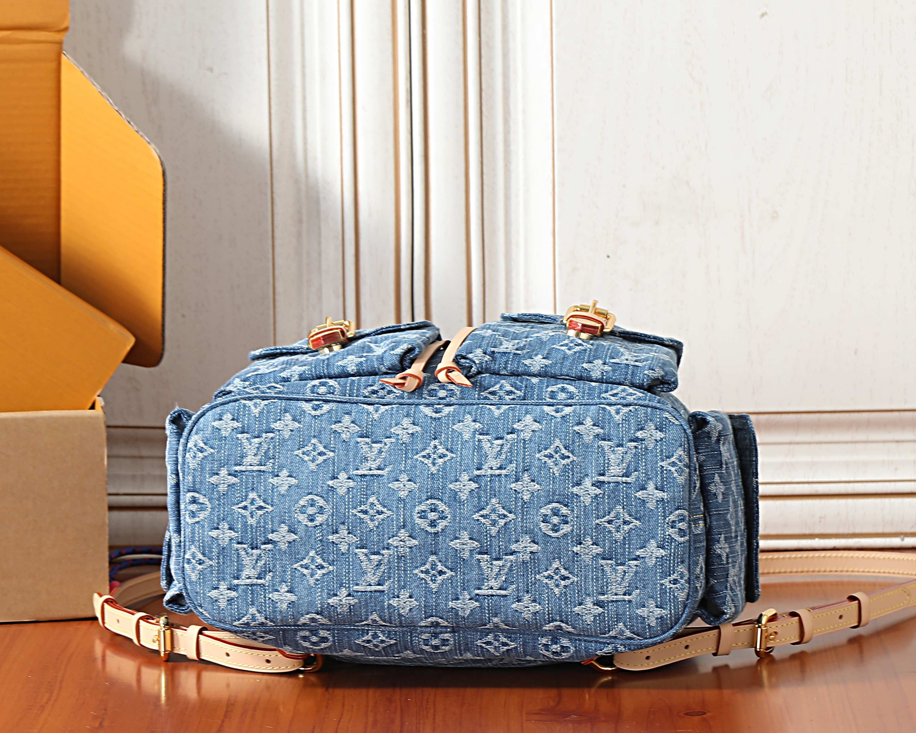 LV Montsouris Cargo Backpack M27330 32x30.5x16cm