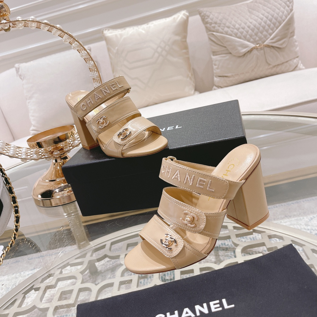 ua Ch*el sandal