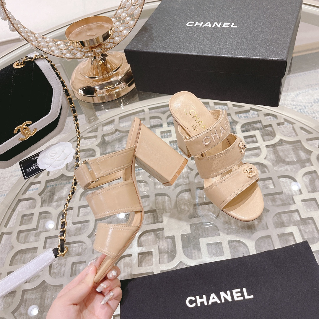 ua Ch*el sandal