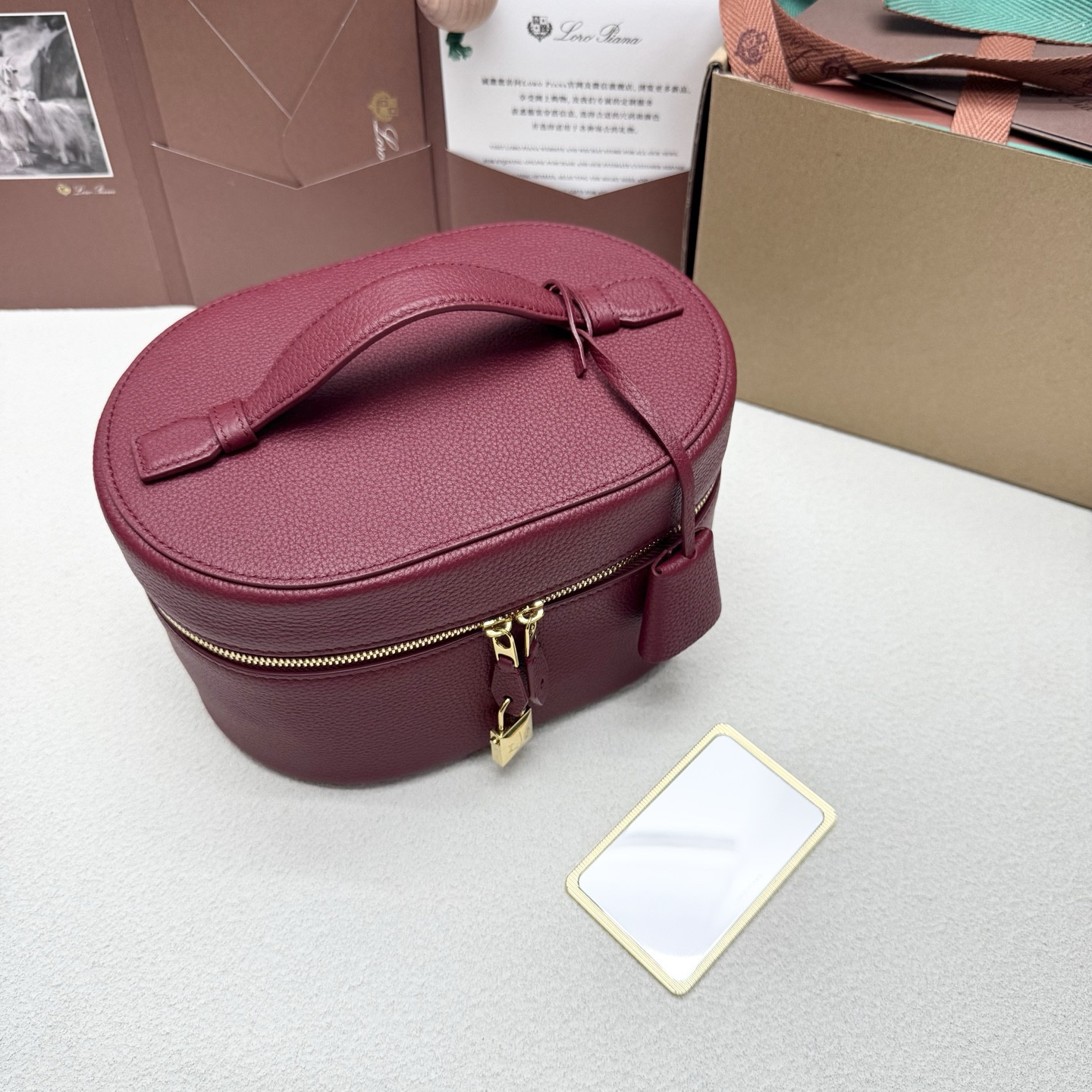 L**o p*ana extra vanity case 21x15x12cm