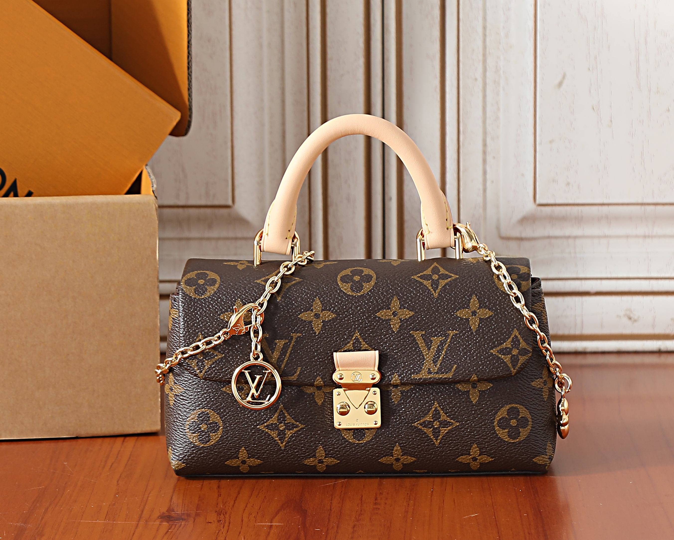 LV Nano Madeleine M28426 21x12.5x6cm