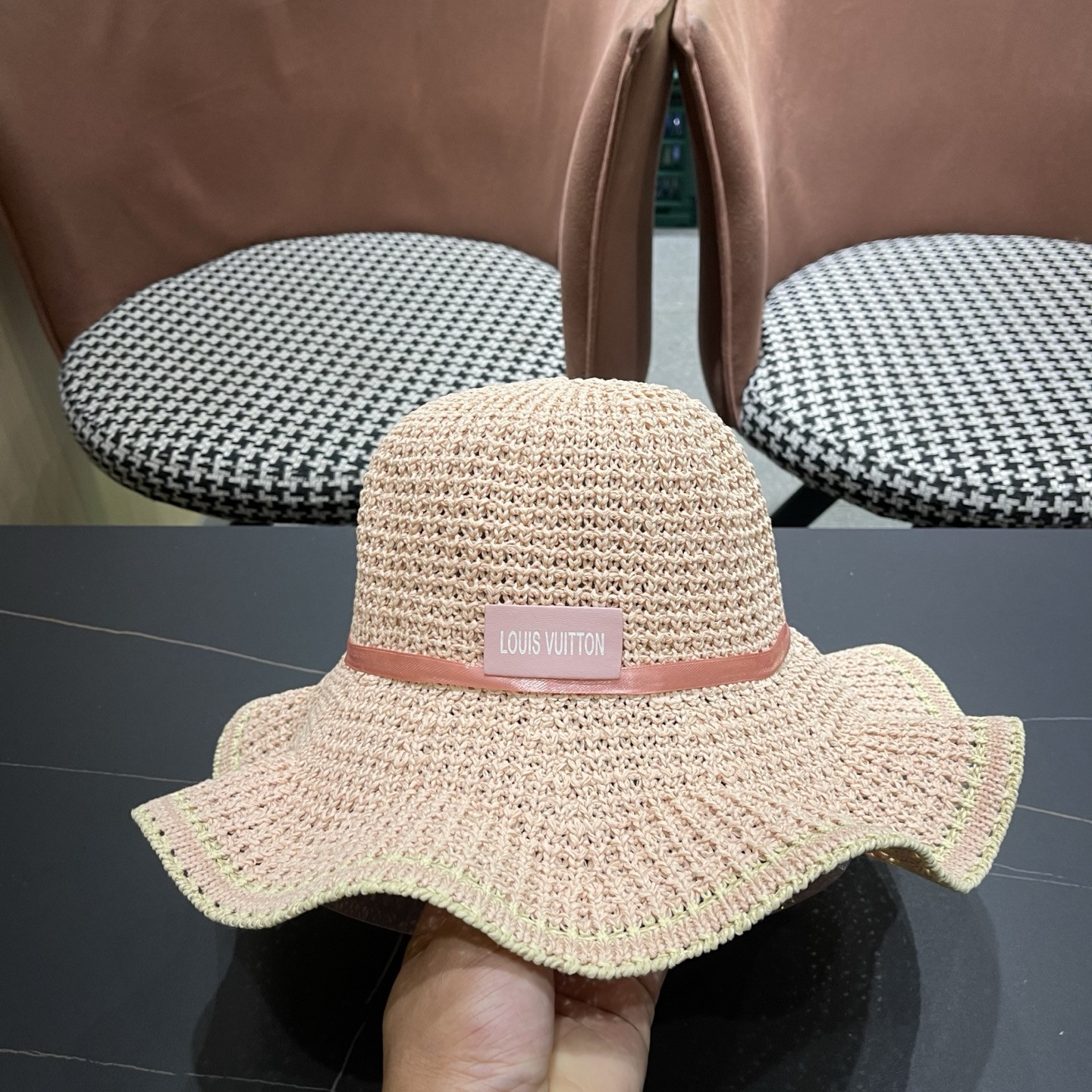 l0*is V*t0n straw hat