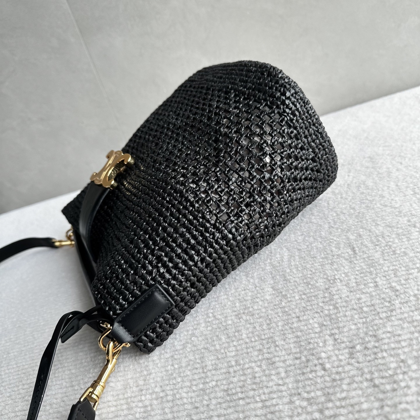 Ce**e l0*ise medium bucket bag made of plant materials and cow leather 23.5x24x16cm