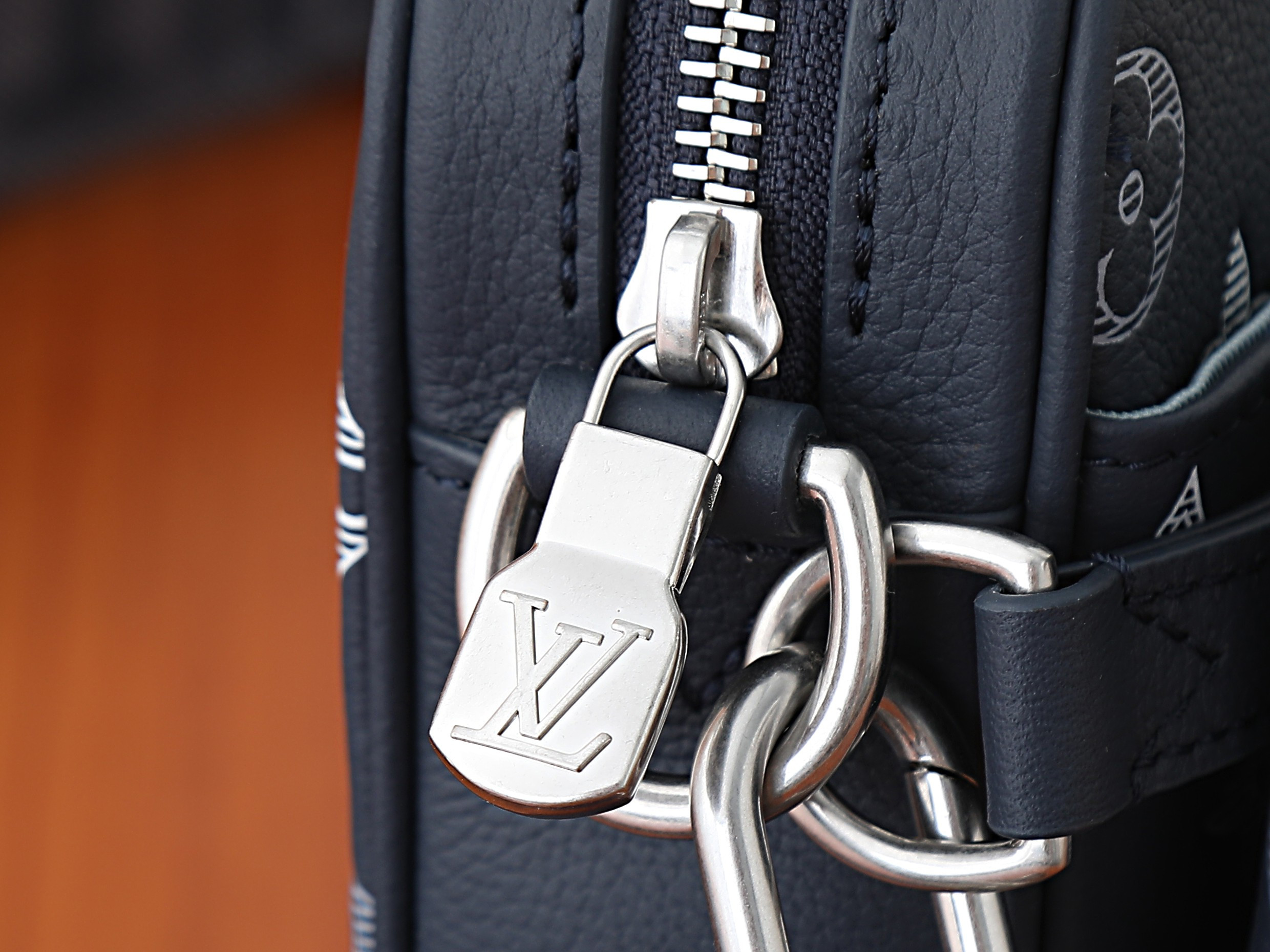 LV Trio Messenger Bag M28618 25x18.5x7cm