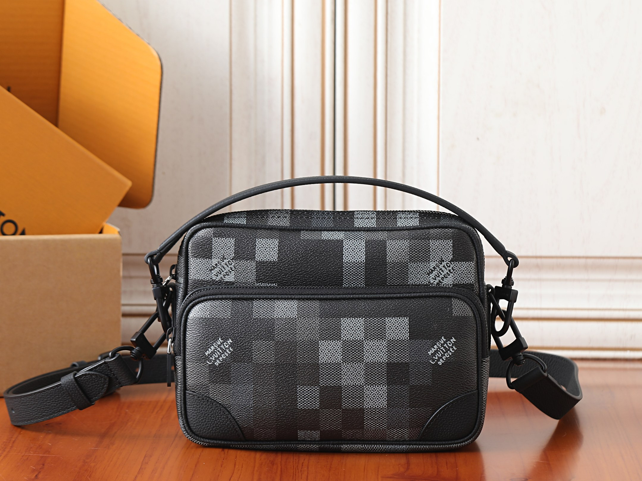 LV Nile Messenger M14988 25x17.5x11cm