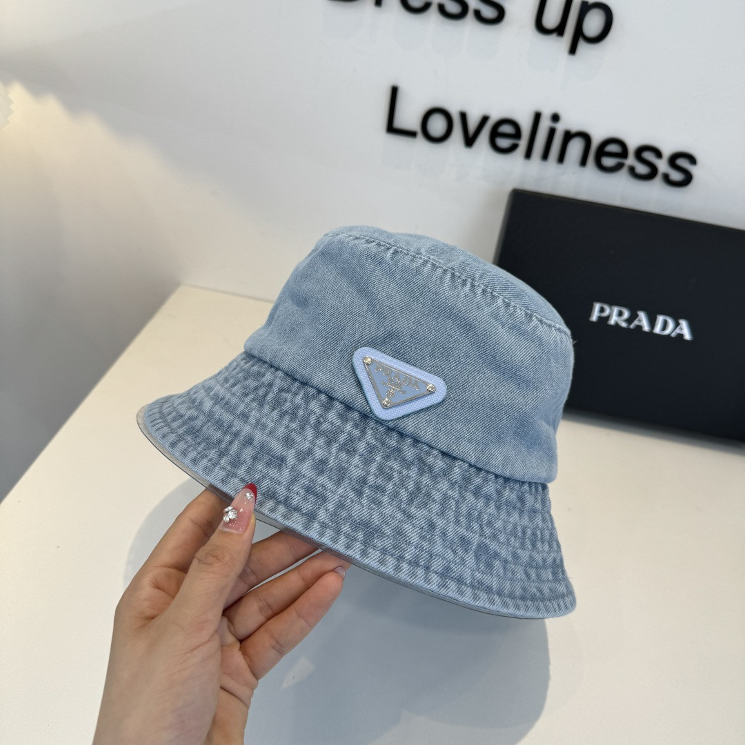 Pra*a bucket hat