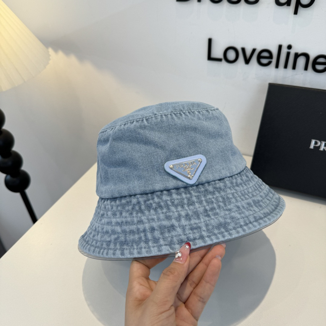 Pra*a bucket hat