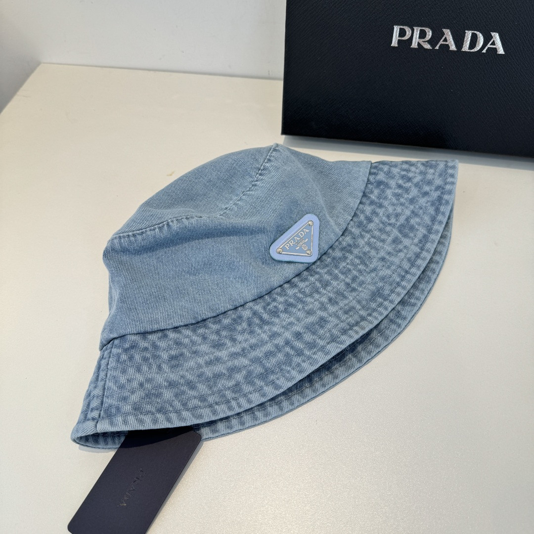 Pra*a bucket hat