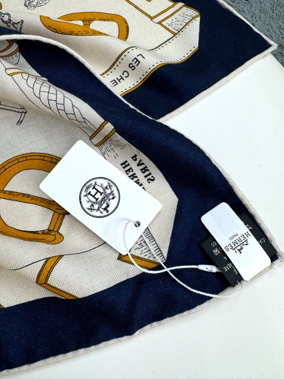 H**mes scarf 135x135cm 70% cashmere 30% silk
