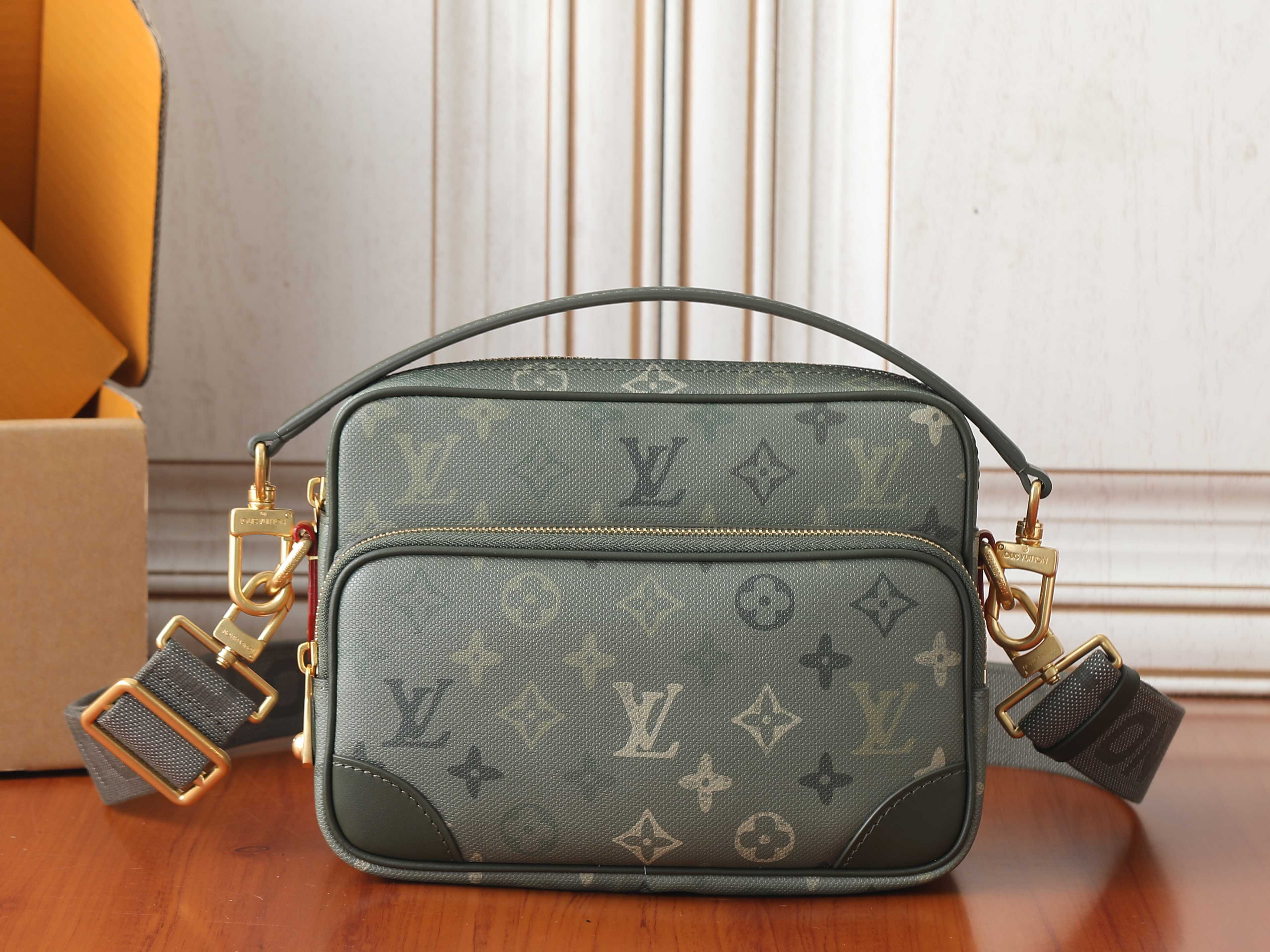 LV Nil M27095 25x17.5x11cm