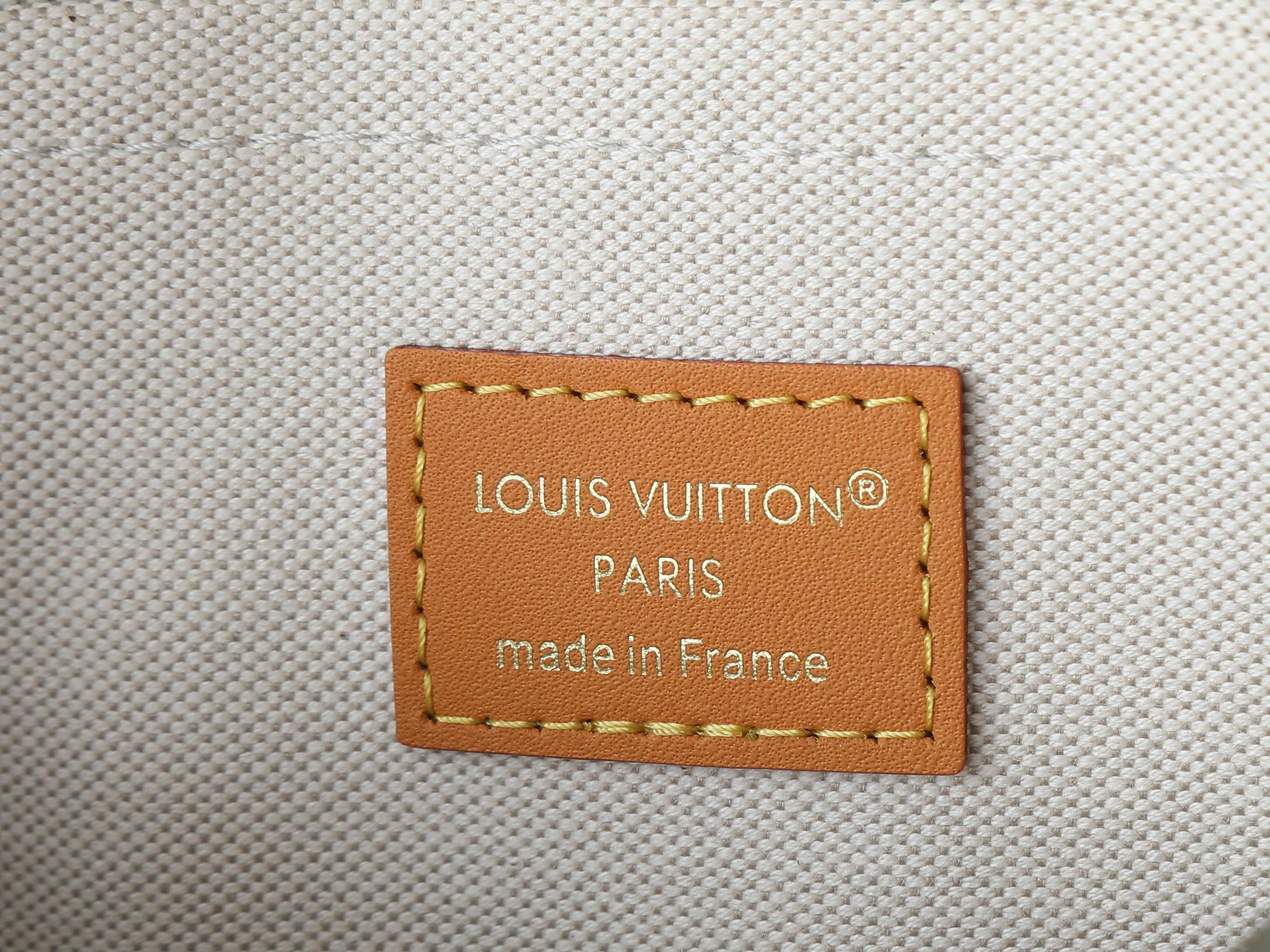 LV Nil M27095 25x17.5x11cm