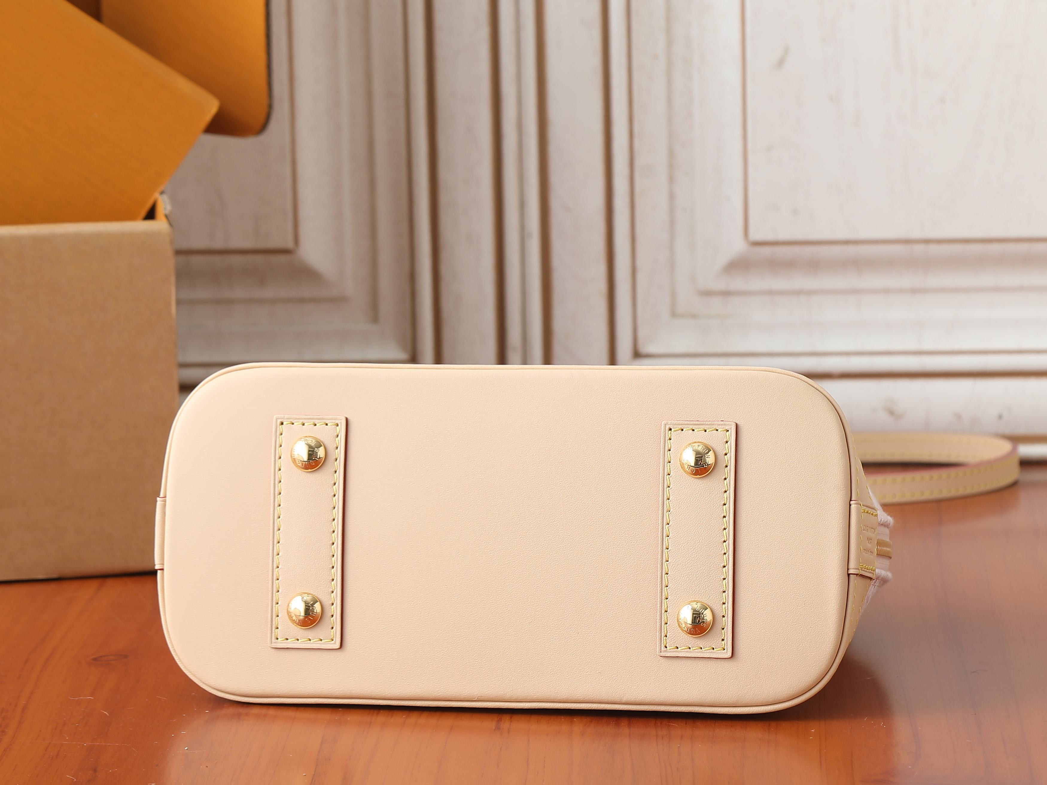 LV Alma BB M2A378 23.5x17.5x11.5cm