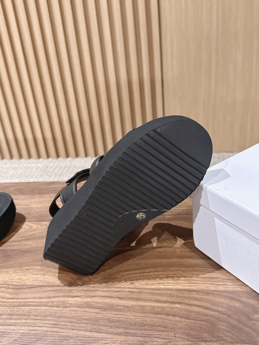 ua Ce**e sunny sandals