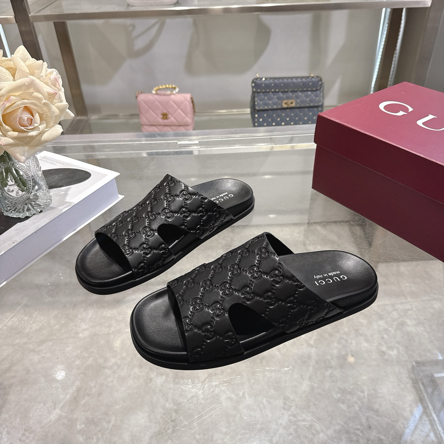 ua G*u*i slides