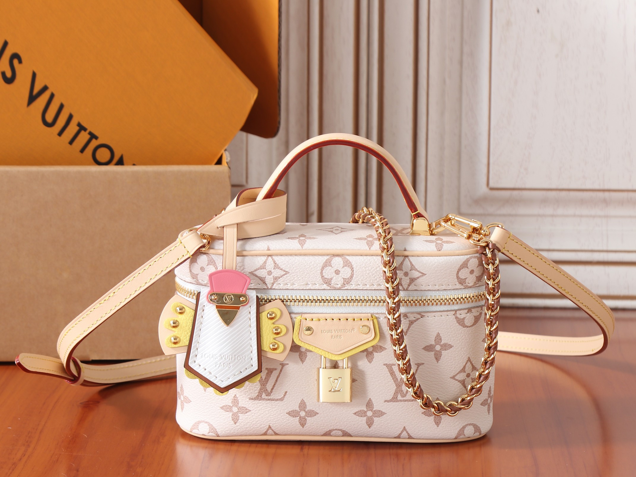 LV Vanity Chain Pouch M29782 19x11.5x6.5cm
