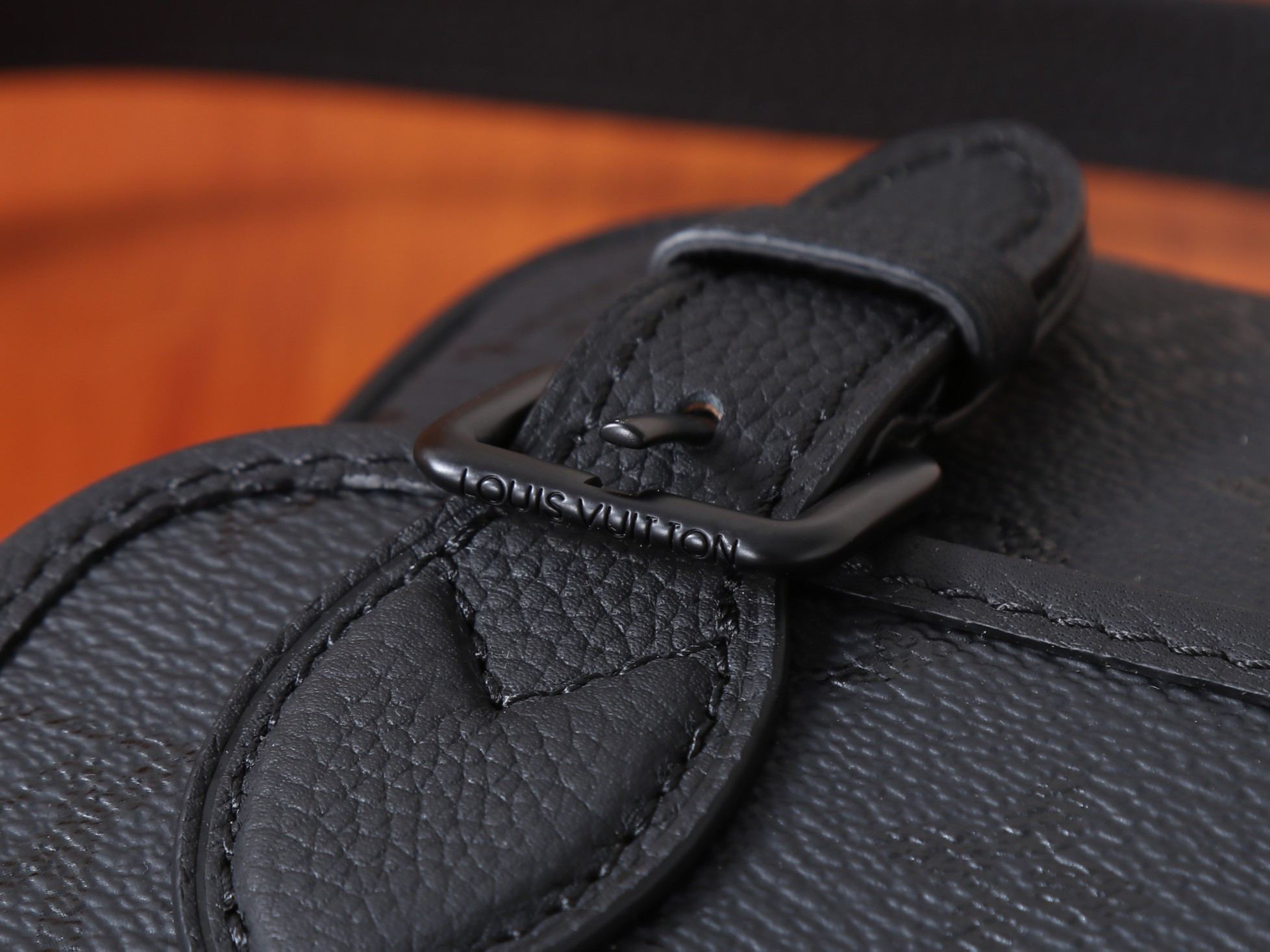 LV Satchel Wearable Wallet M2A259 19.5x15x6cm