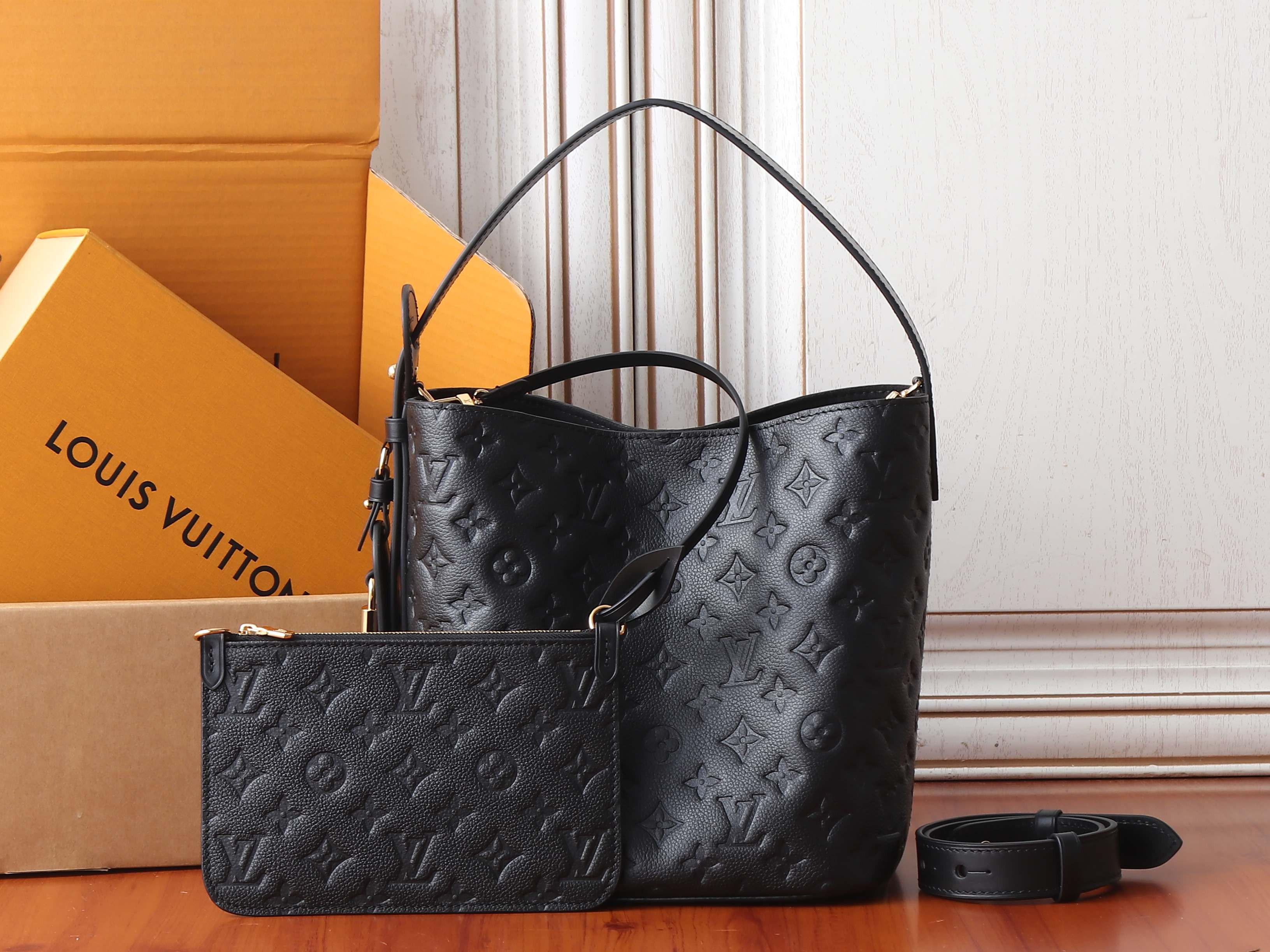 LV All In MM M29090 21x24x16cm