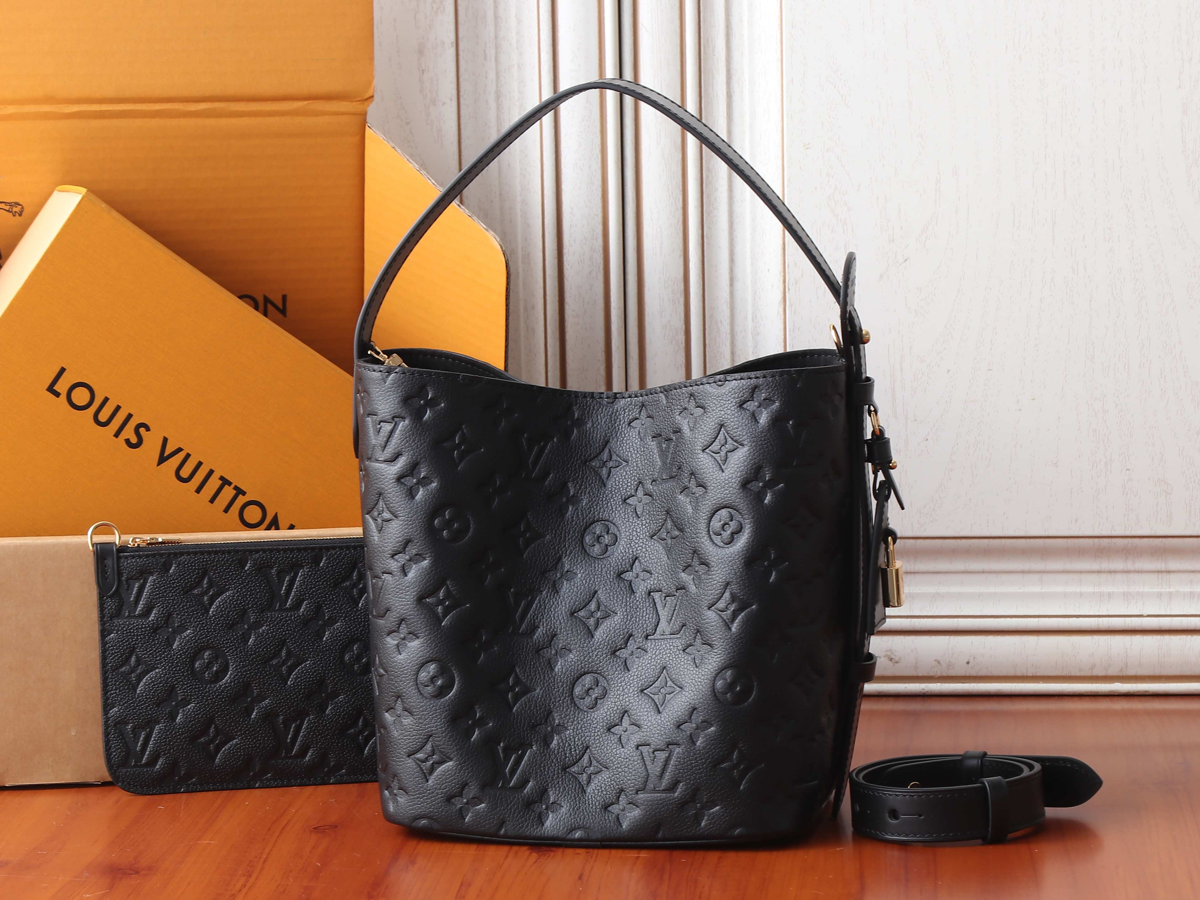 LV All In MM M29090 21x24x16cm
