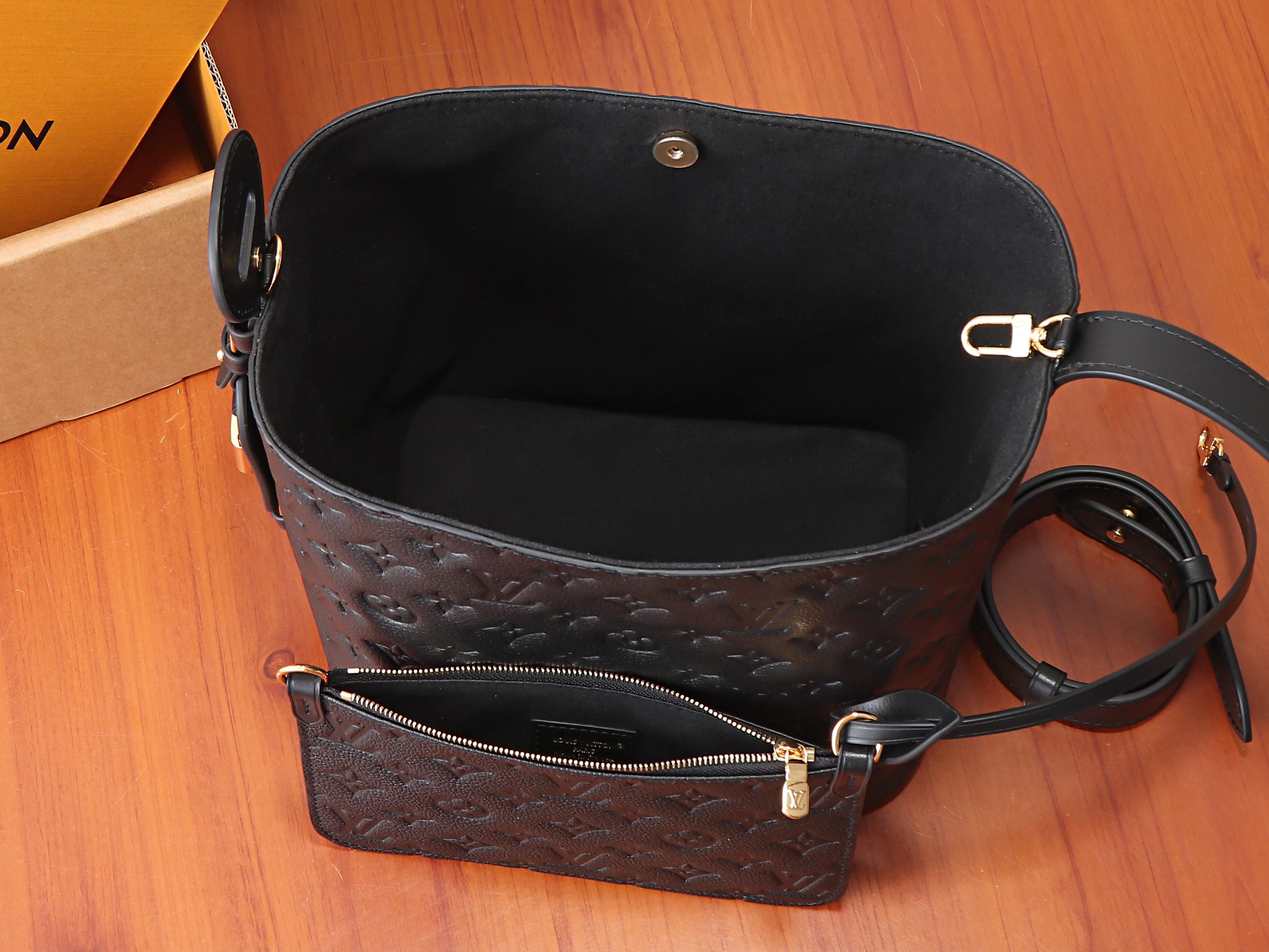 LV All In MM M29090 21x24x16cm